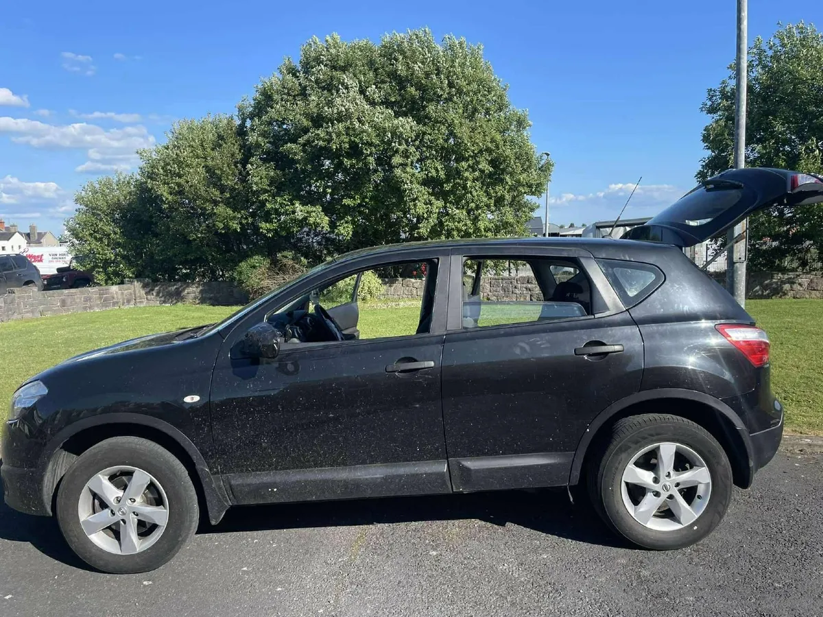 Nissan Qashqai 2011 - Image 4