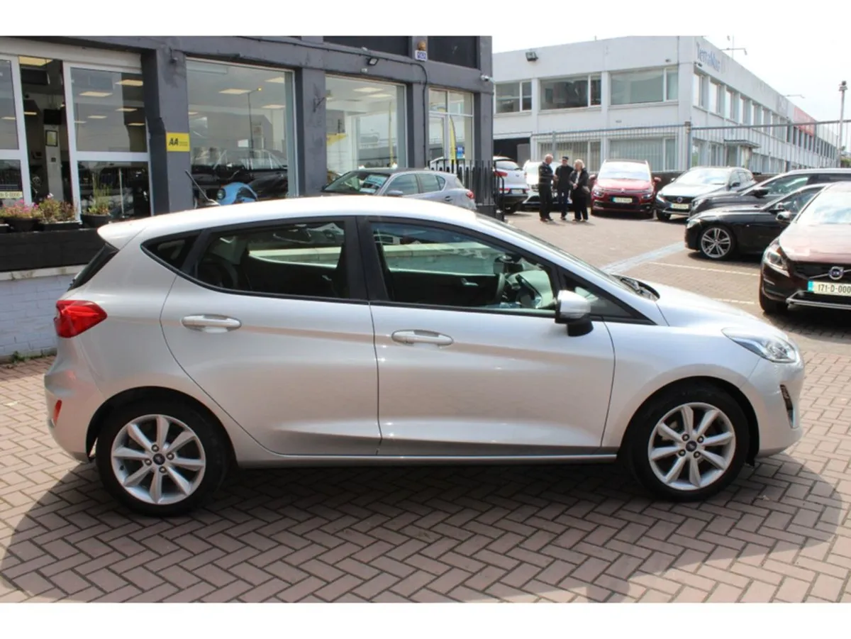 Ford Fiesta 1.1zetec 70bhp 5DR Hatchback // 2 Own - Image 4