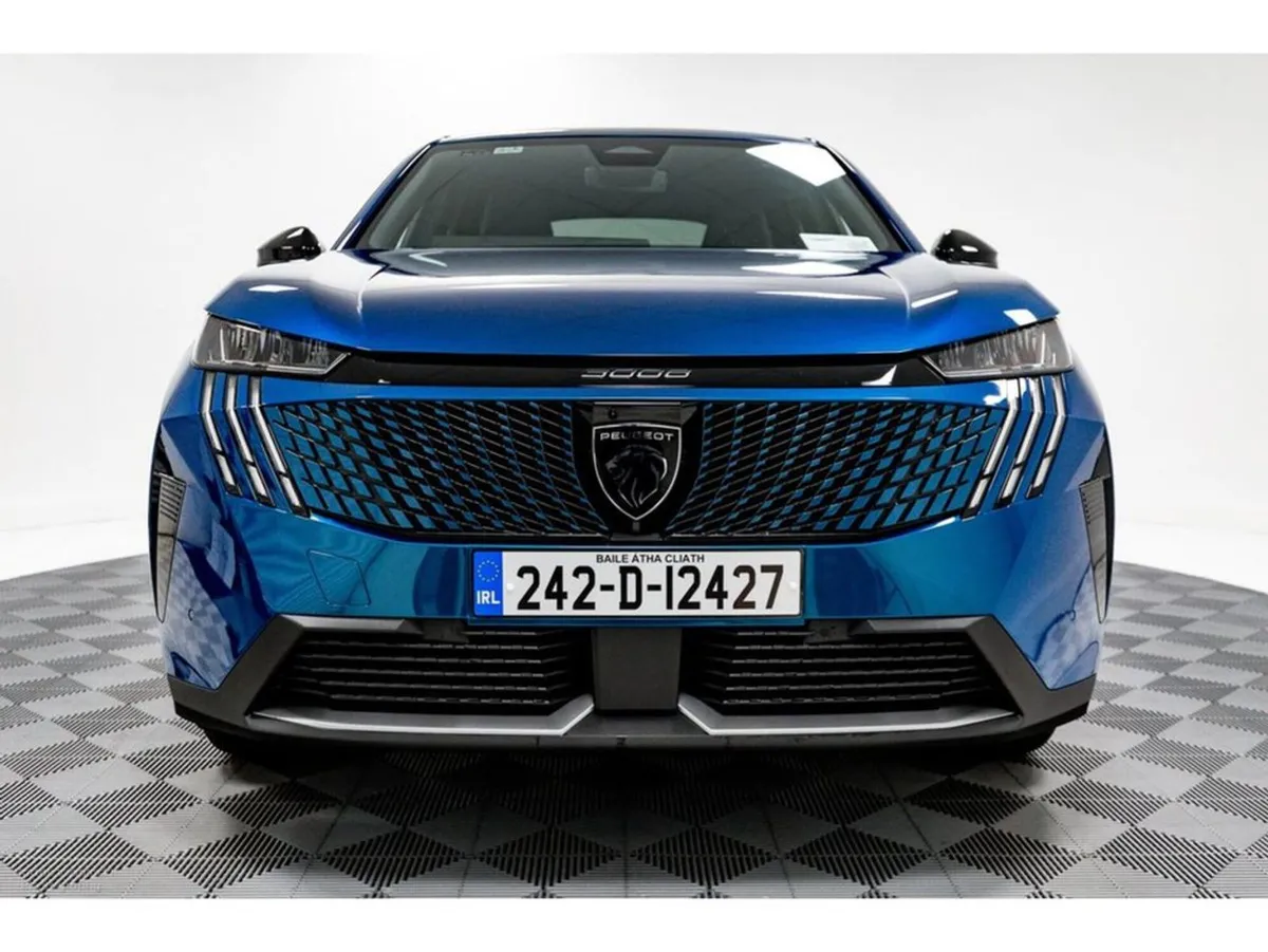 Peugeot 3008 Allure 1.2 Mhev Auto 136HP - Image 2