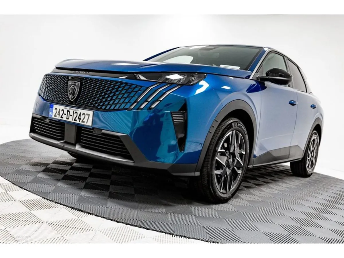 Peugeot 3008 Allure 1.2 Mhev Auto 136HP - Image 3