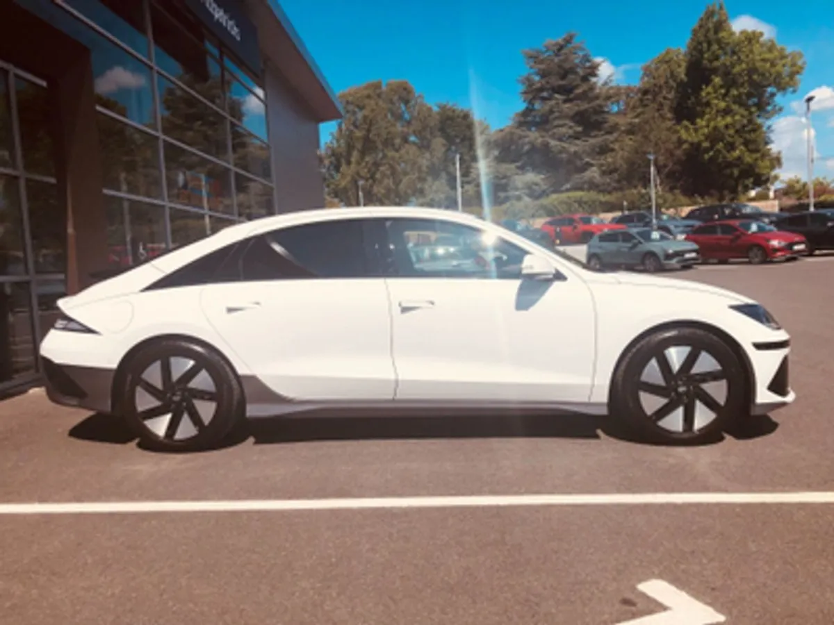 Hyundai Ioniq 6 EV Elegance 77kwh  demonstrator M - Image 4