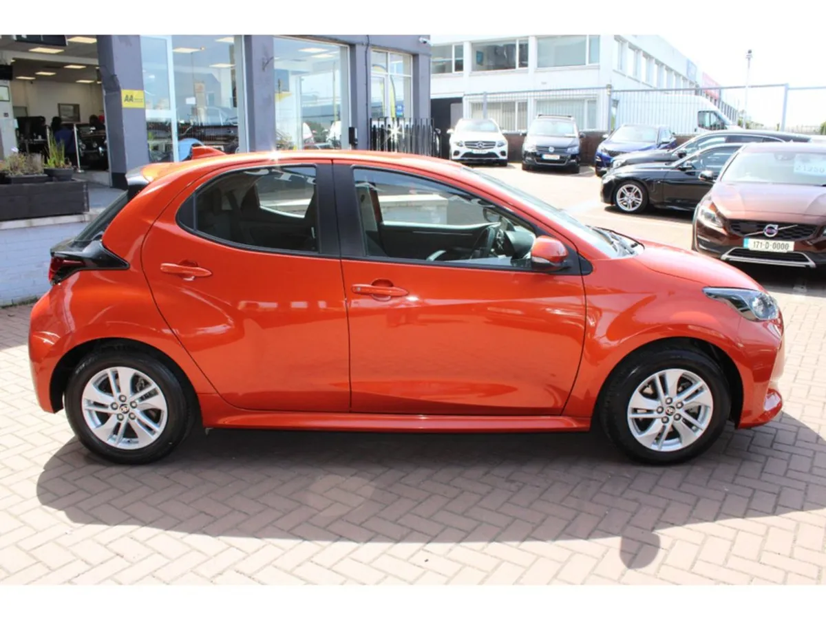 Toyota Yaris 1.5 Hybrid Luna 5DR Hatchback Automa - Image 4