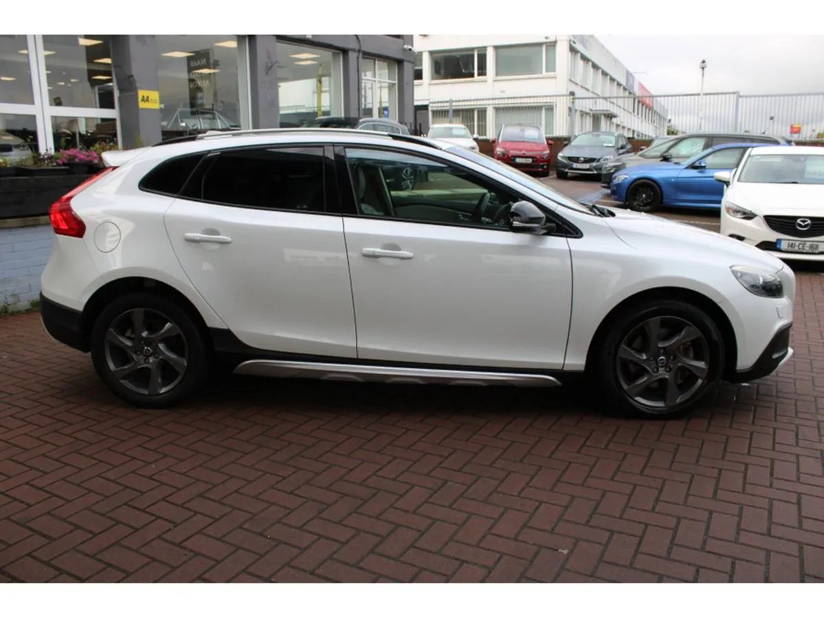 Volvo V40 2.0d4 SE Cross Country 5DR Hatchback Au - Image 3