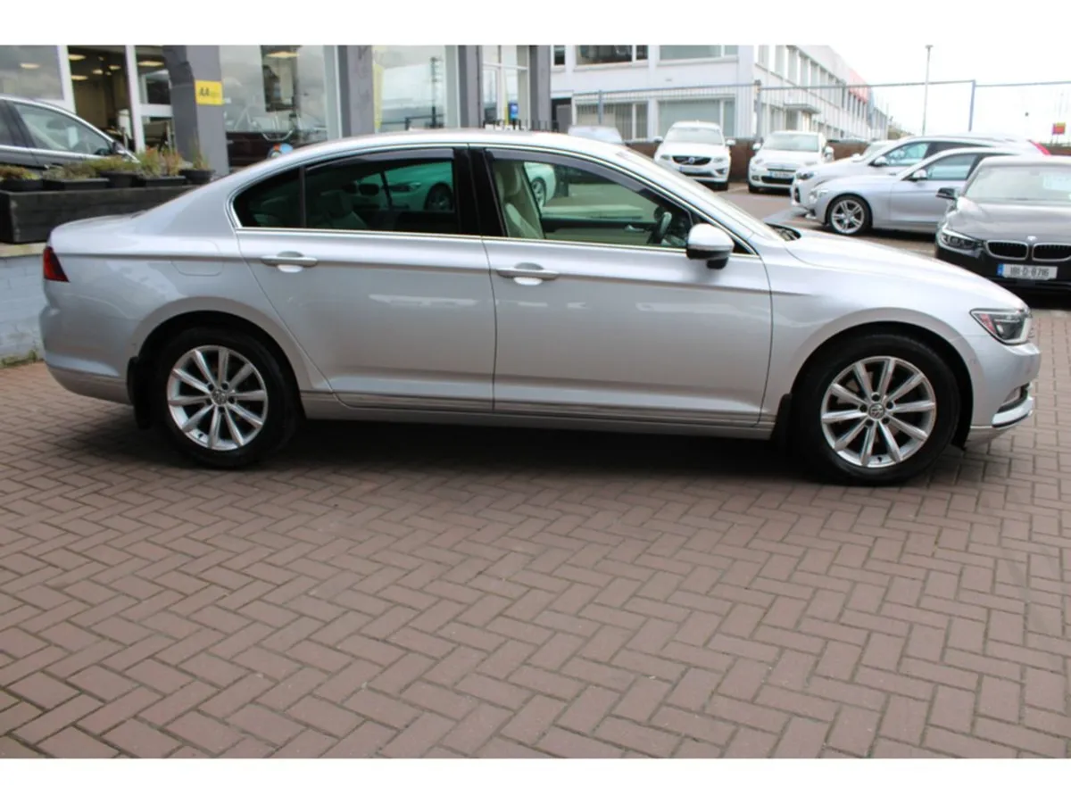 Volkswagen Passat 1.6 TDI Highline 120BHP 4DR Sal - Image 3