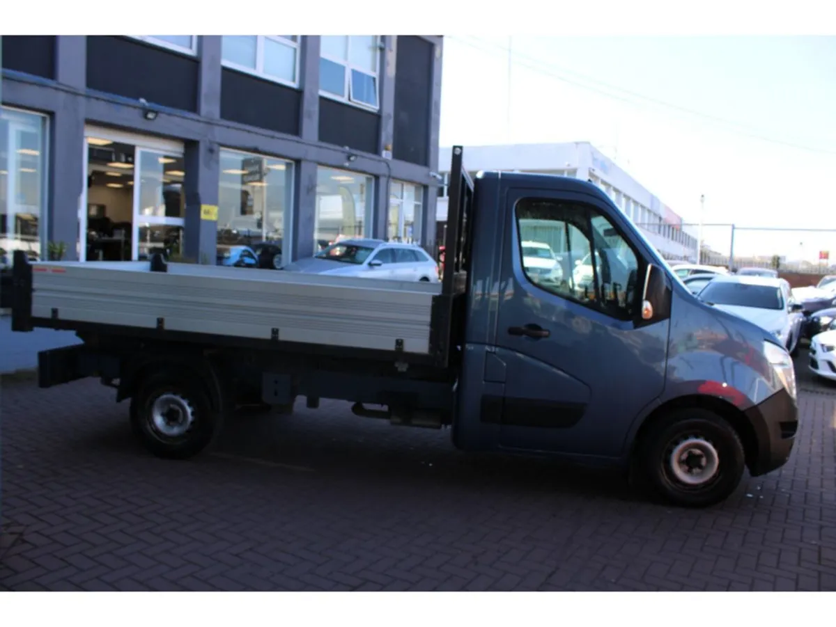 Nissan NV400 2.3dci Tekna Dropside Tipper 3 Seate - Image 3