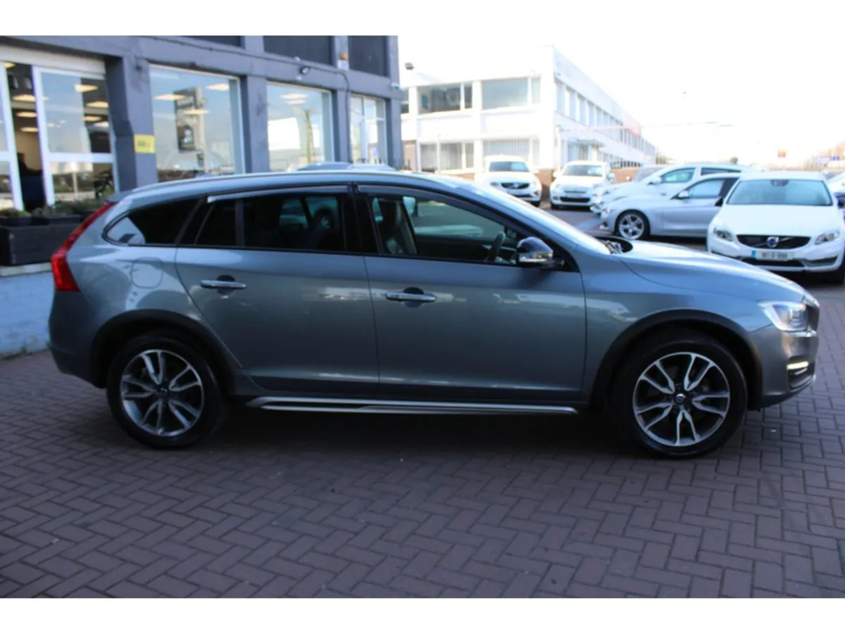 Volvo V60 2.0d4 Cross Country SE Luxury 190BHP 5D - Image 3
