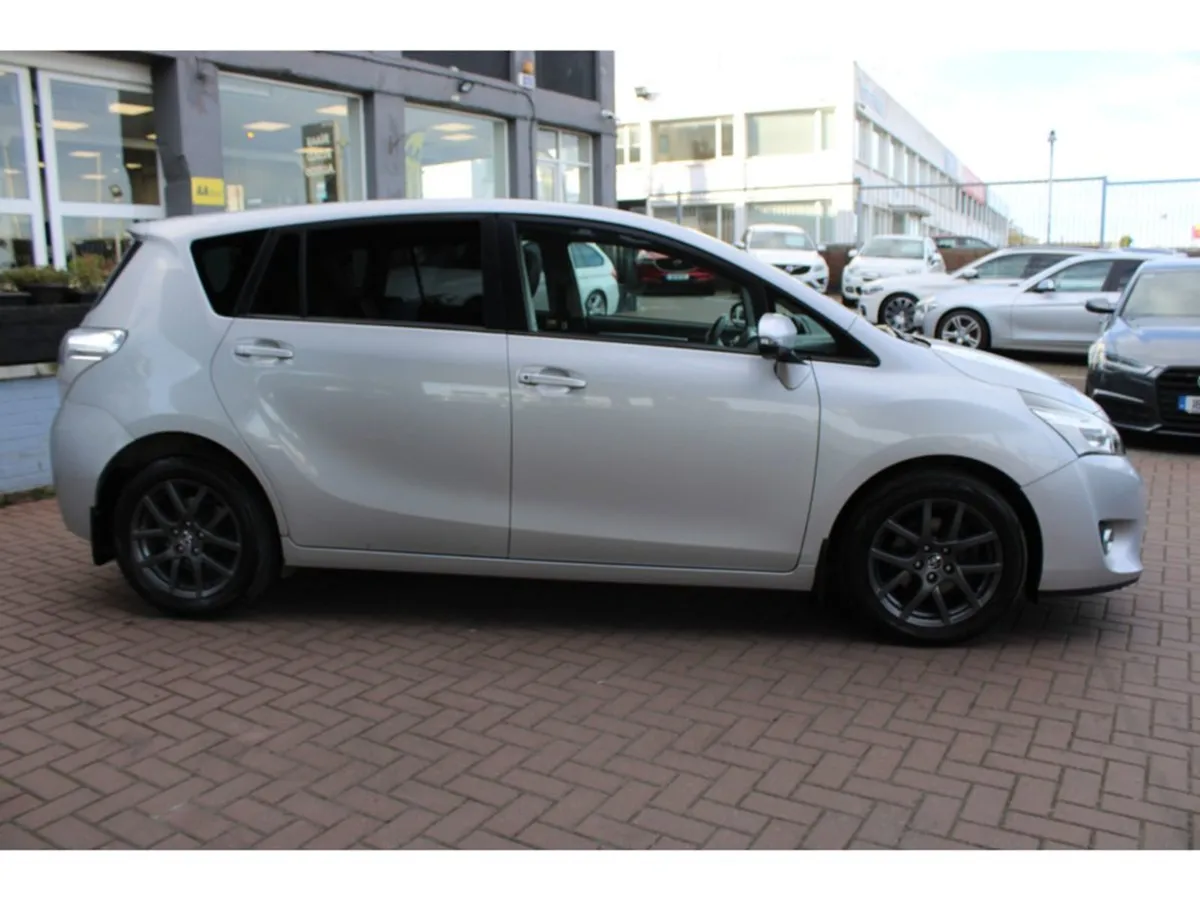 Toyota Verso 1.6 D-4d SOL Skyview 5DR Mpv/estate - Image 3