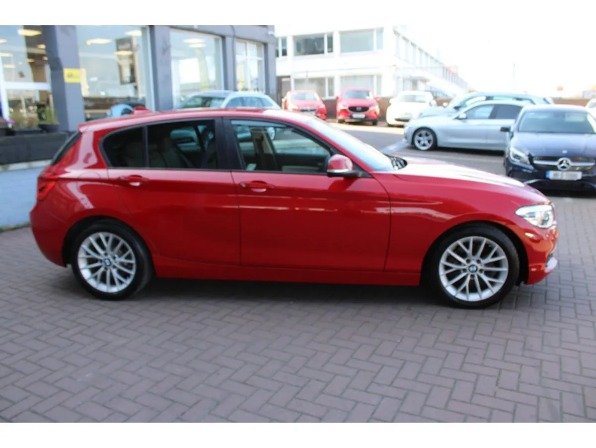 BMW 1 Series 118i Fashionita 5DR Hatchback Automa - Image 3
