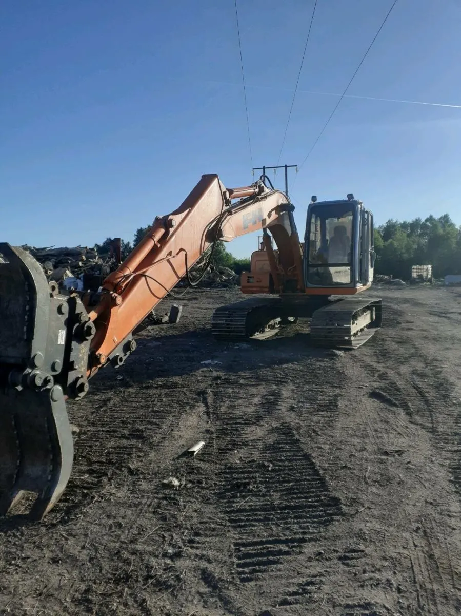 Hitachi digger 135 plant machinery - Image 1
