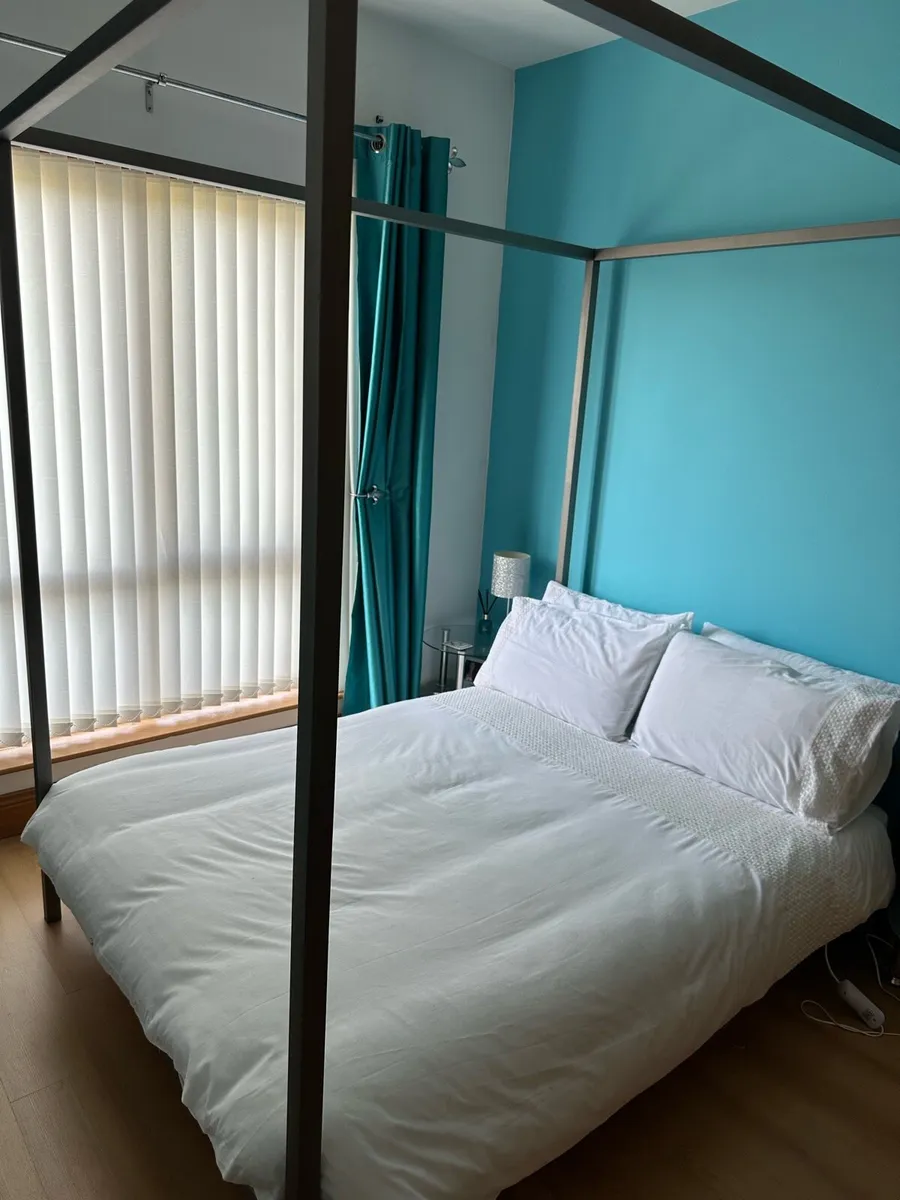 Bedroom furniture set - Image 1