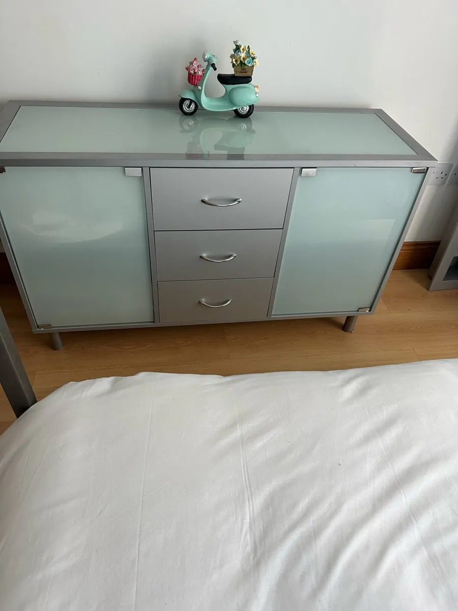 Bedroom furniture set - Image 3