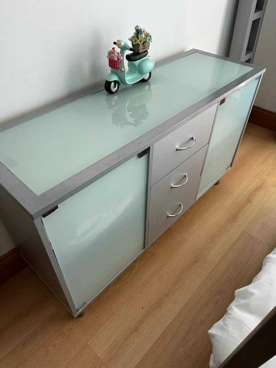 Bedroom furniture set - Image 4