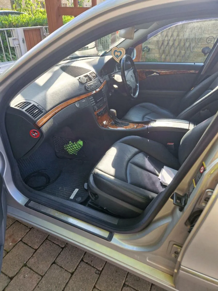 Mercedes E200BE estate, 7 seater. - Image 3