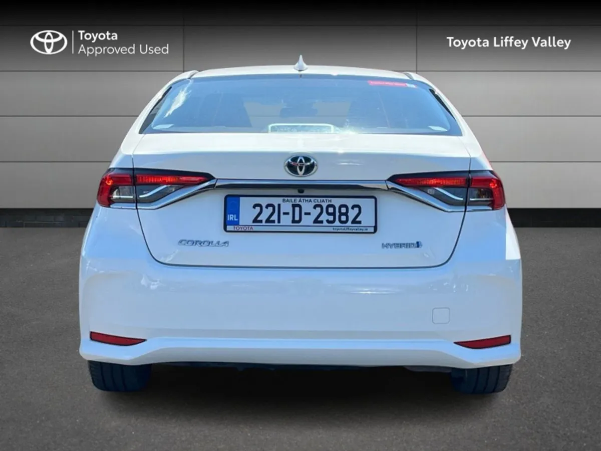 Toyota Corolla Corolla HYB Luna Saloon - Image 4