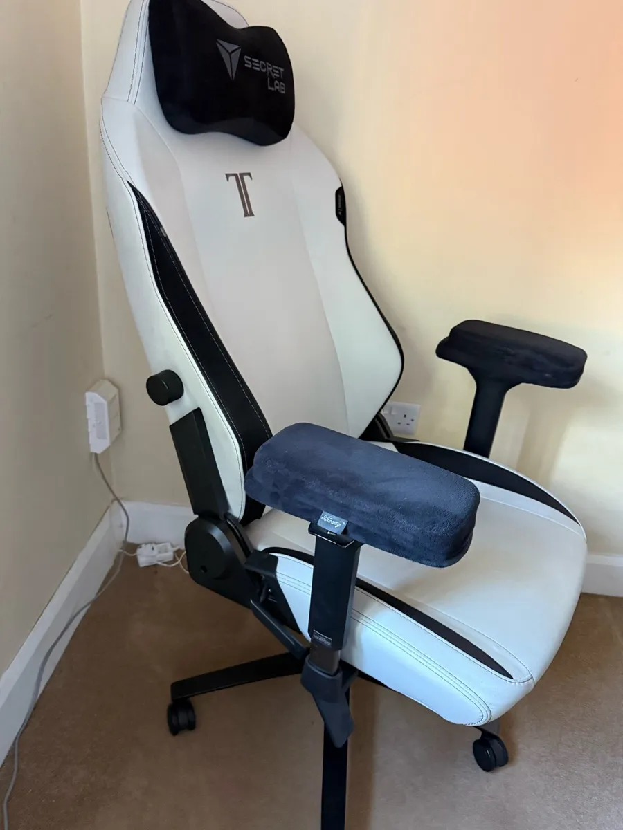 Secret Lab chair’s office - Image 1