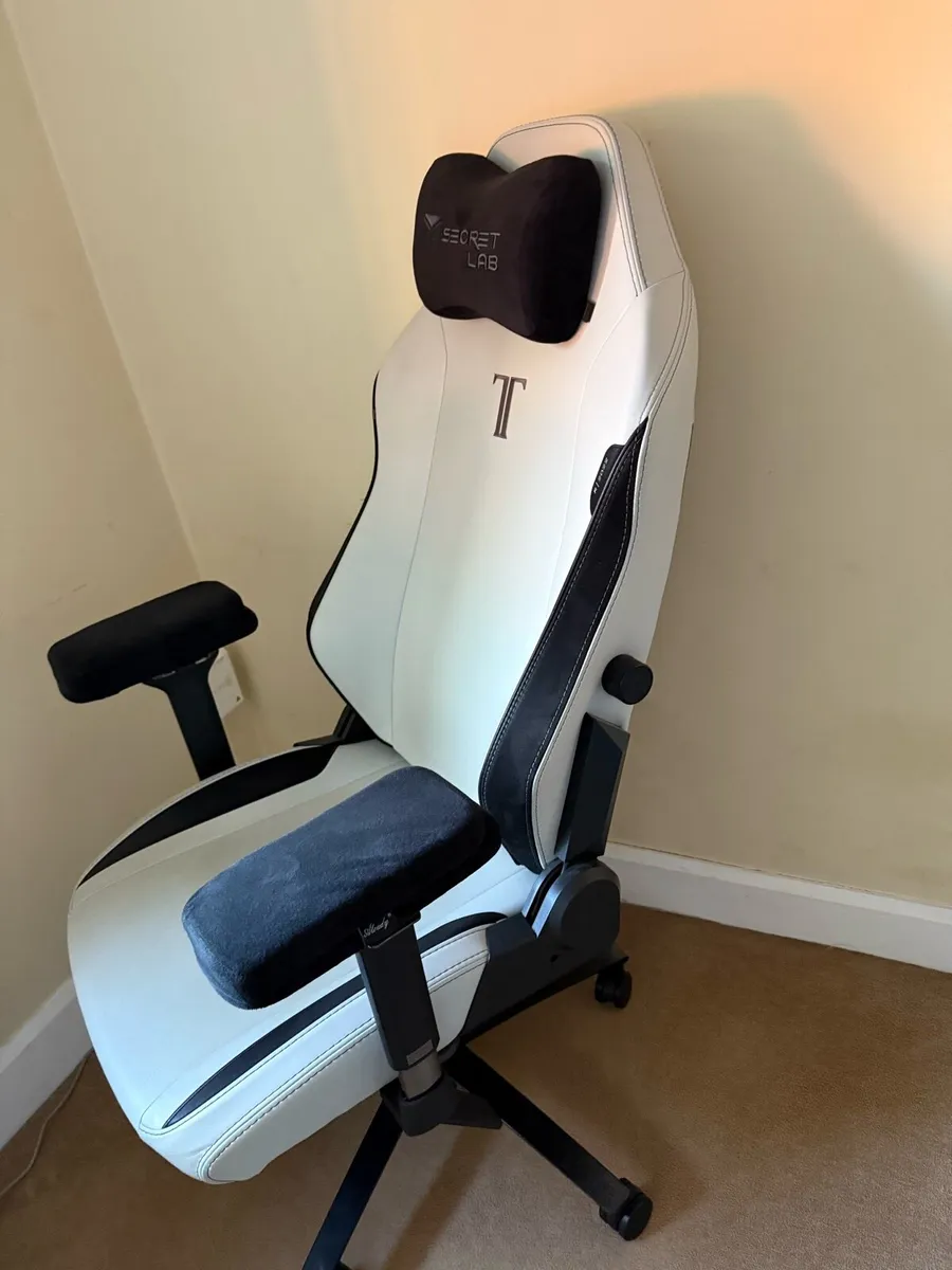 Secret Lab chair’s office - Image 2