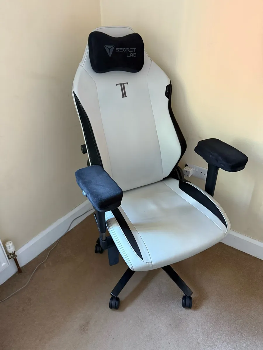 Secret Lab chair’s office - Image 3