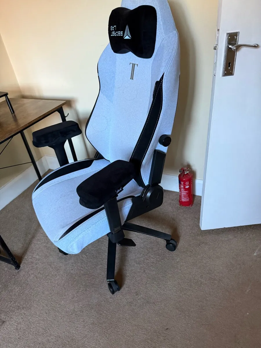 Secret Lab chair’s office - Image 4