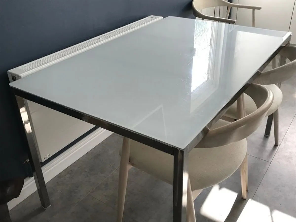 Kitchen table - Image 1