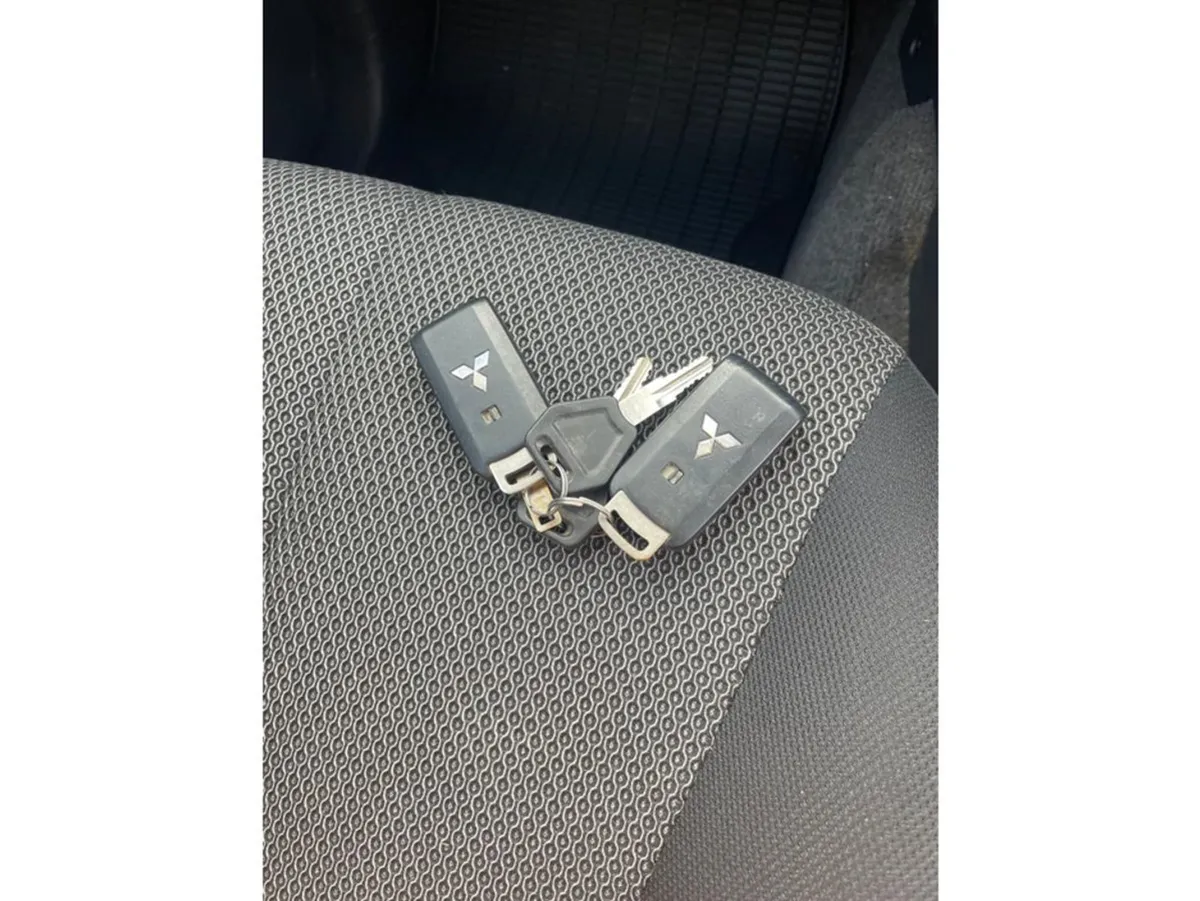 Mitsubishi L 200 Intense 6MT 4DR 2.5 DID CR 4work - Image 2