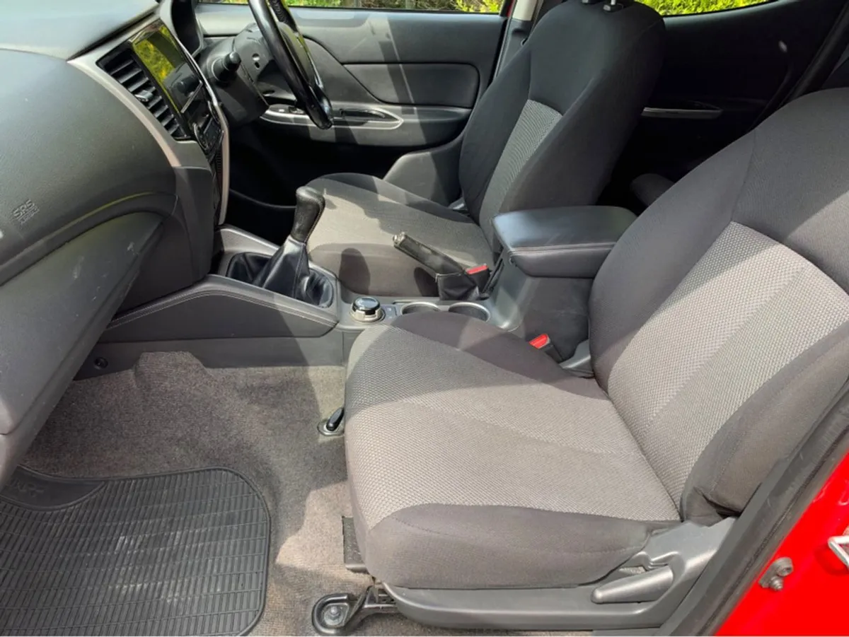 Mitsubishi L 200 Intense 6MT 4DR 2.5 DID CR 4work - Image 4