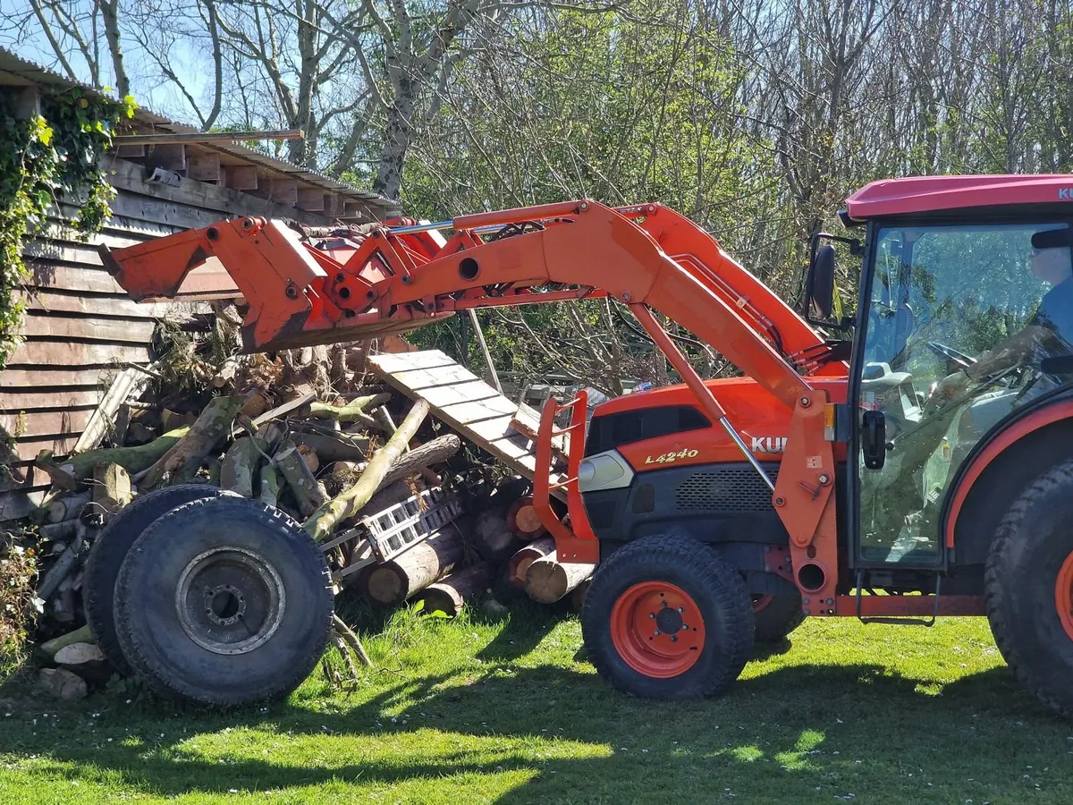 Kubota L4240 4 in 1 compact tractor loader - Image 1