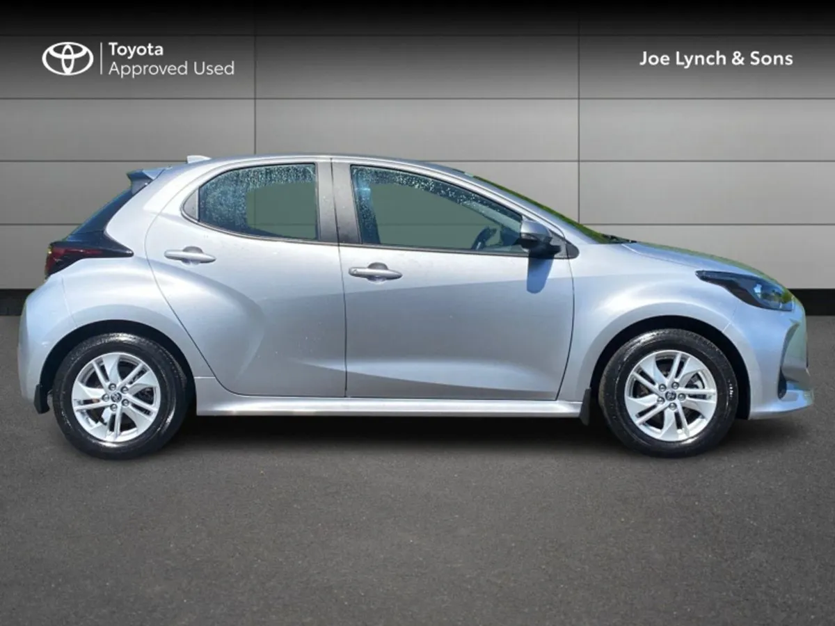 Toyota Yaris Yaris 1.5 Hybrid Luna - Image 3