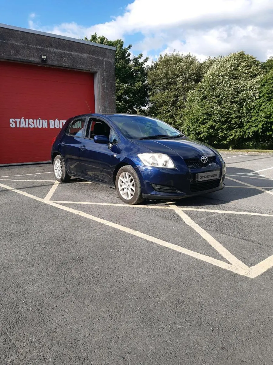 Toyota Auris 1.4 petrol - Image 2