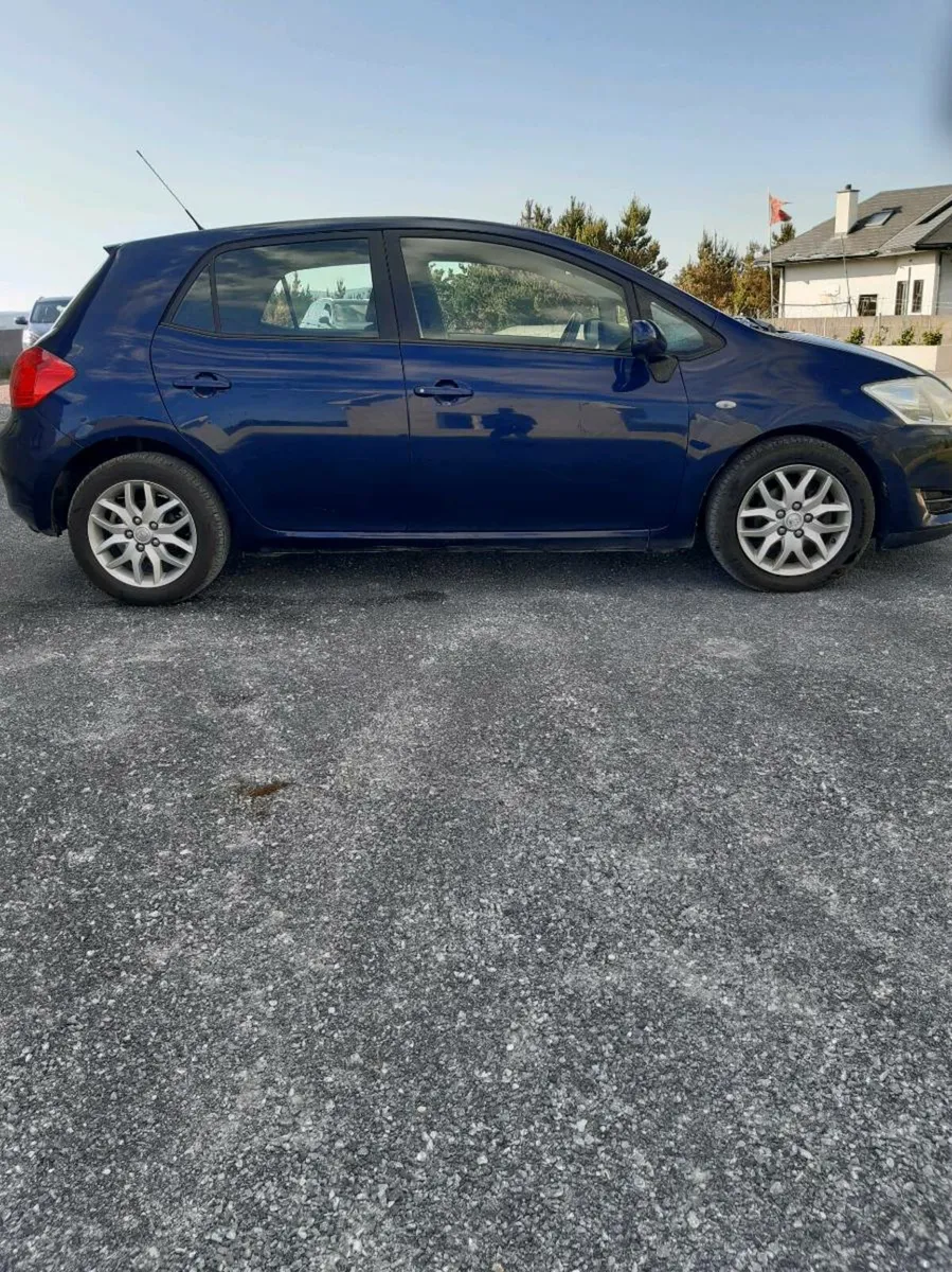 Toyota Auris 1.4 petrol - Image 3