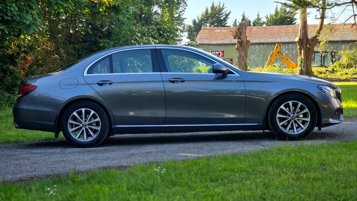 2018 MERCEDES E200d AVANTGARDE ONE OWNER - Image 3