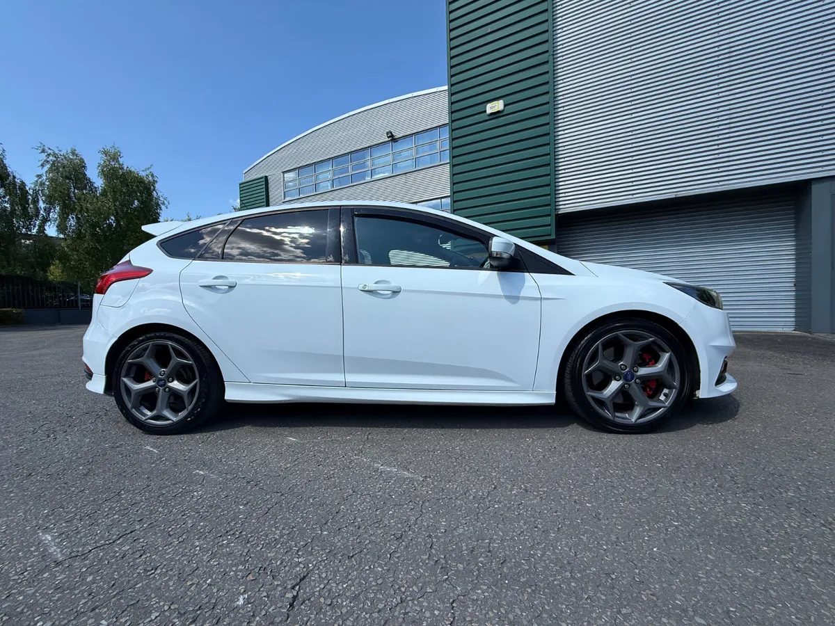 Ford Focus 2.0 TDCI ST2 190 BHP - Image 4