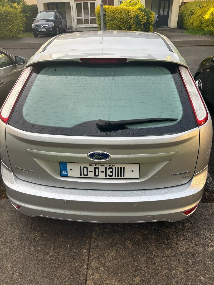 2010 Ford Focus - Image 2