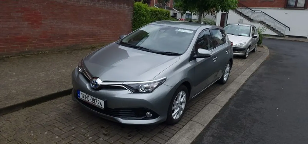 2017 Toyota Auris - Image 1