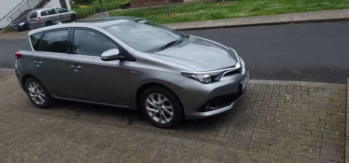 2017 Toyota Auris - Image 2