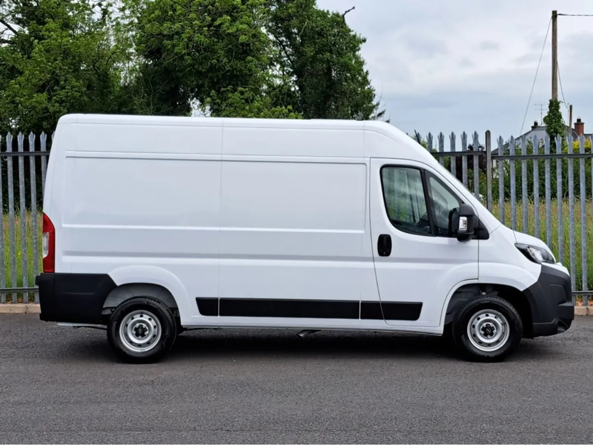 Opel Movano Komfort 2.2td 140BHP L2h2  reversing - Image 2