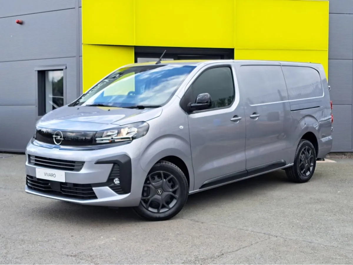 Opel Vivaro Sportive 2.0td 145BHP L2h1  reversing - Image 1
