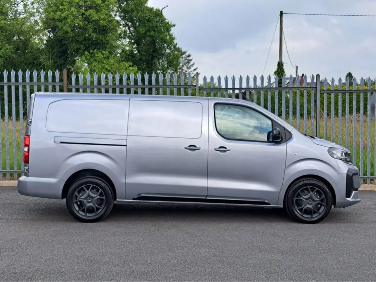 Opel Vivaro Sportive 2.0td 145BHP L2h1  reversing - Image 3