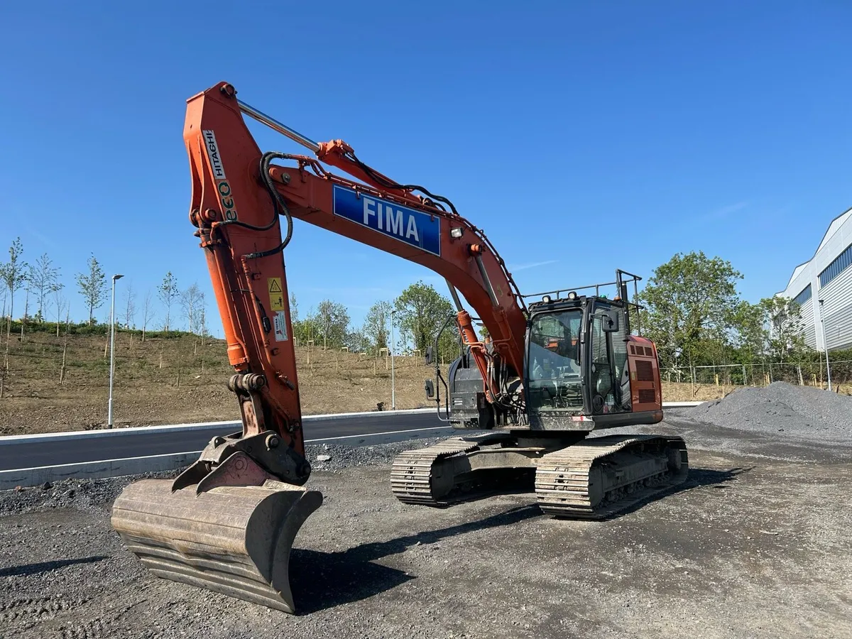 Hitachi 225 excavator - Image 1