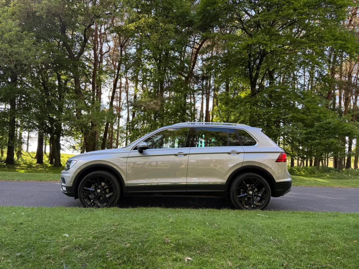 Volkswagen Tiguan 2016 Highline Low KM - Image 4