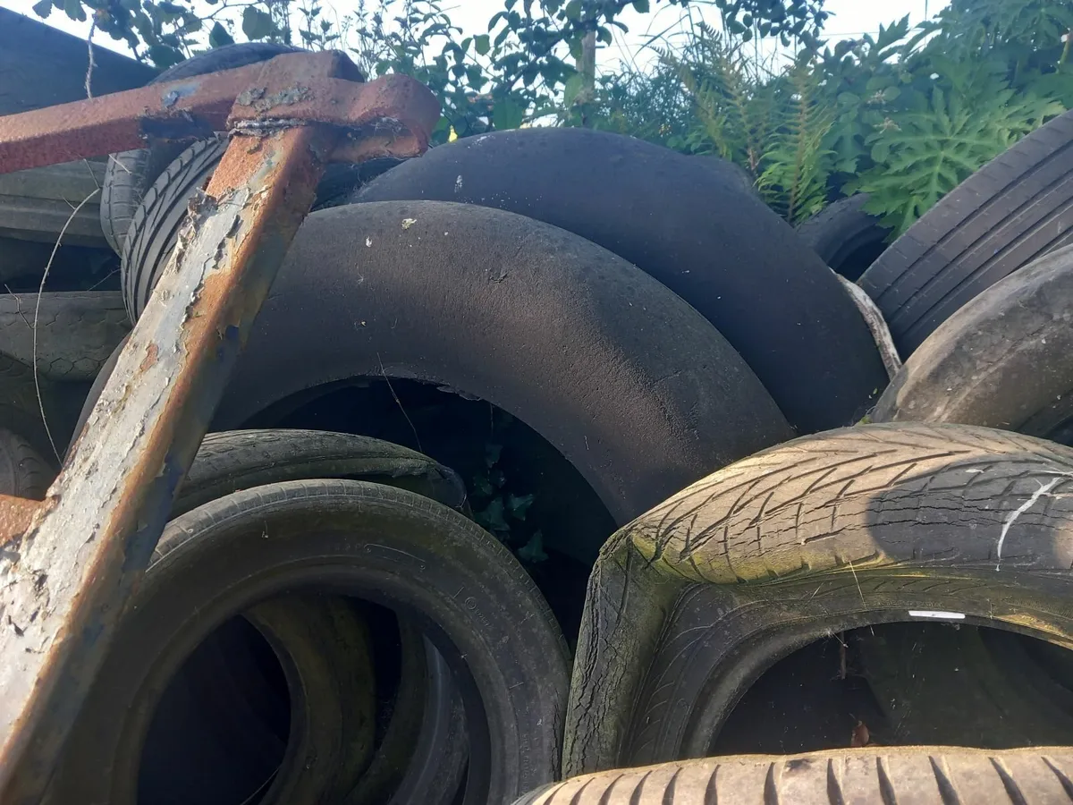 Tyres for tractor and silage pit - Image 4