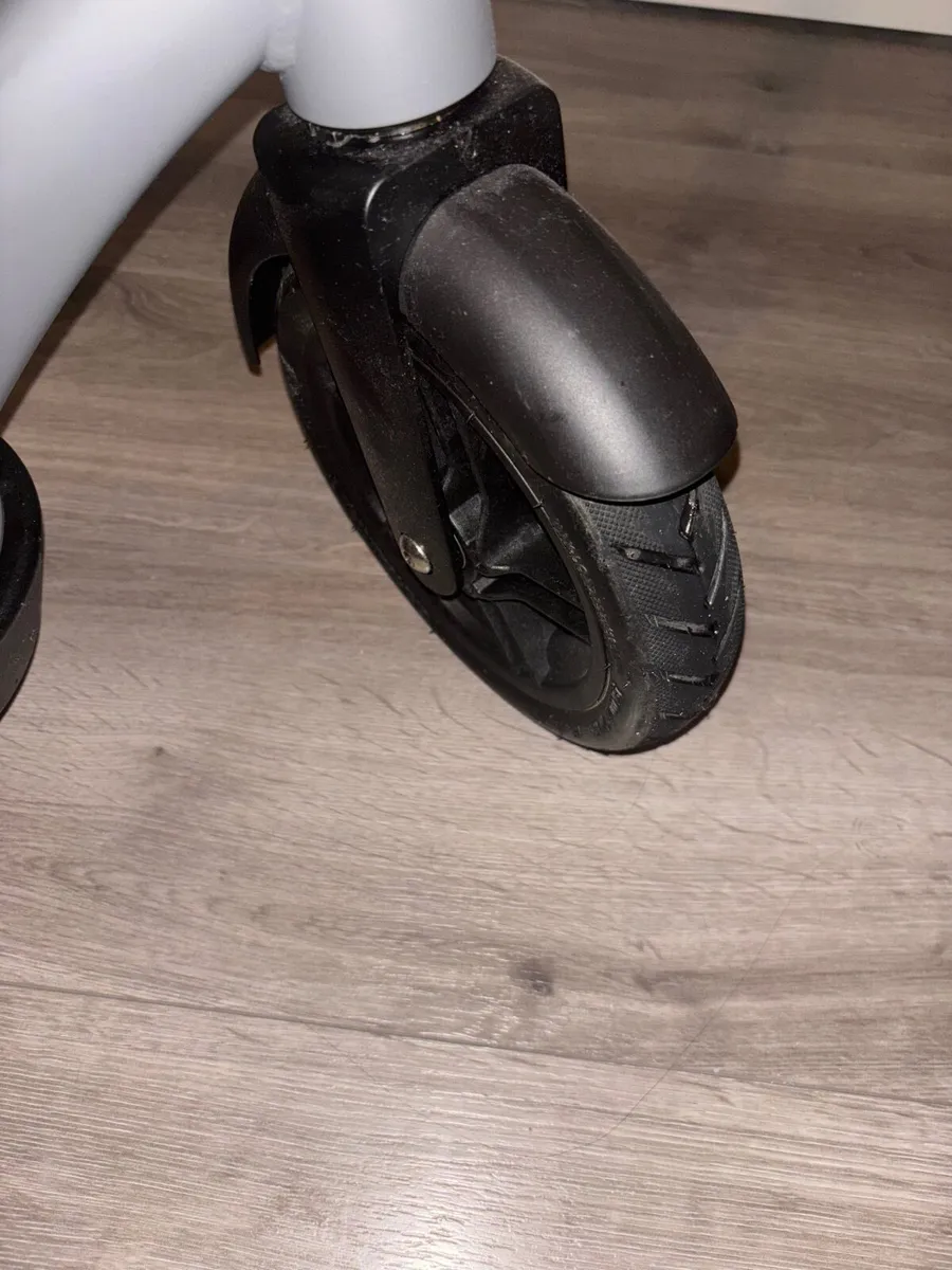 Electric scooter - Image 2