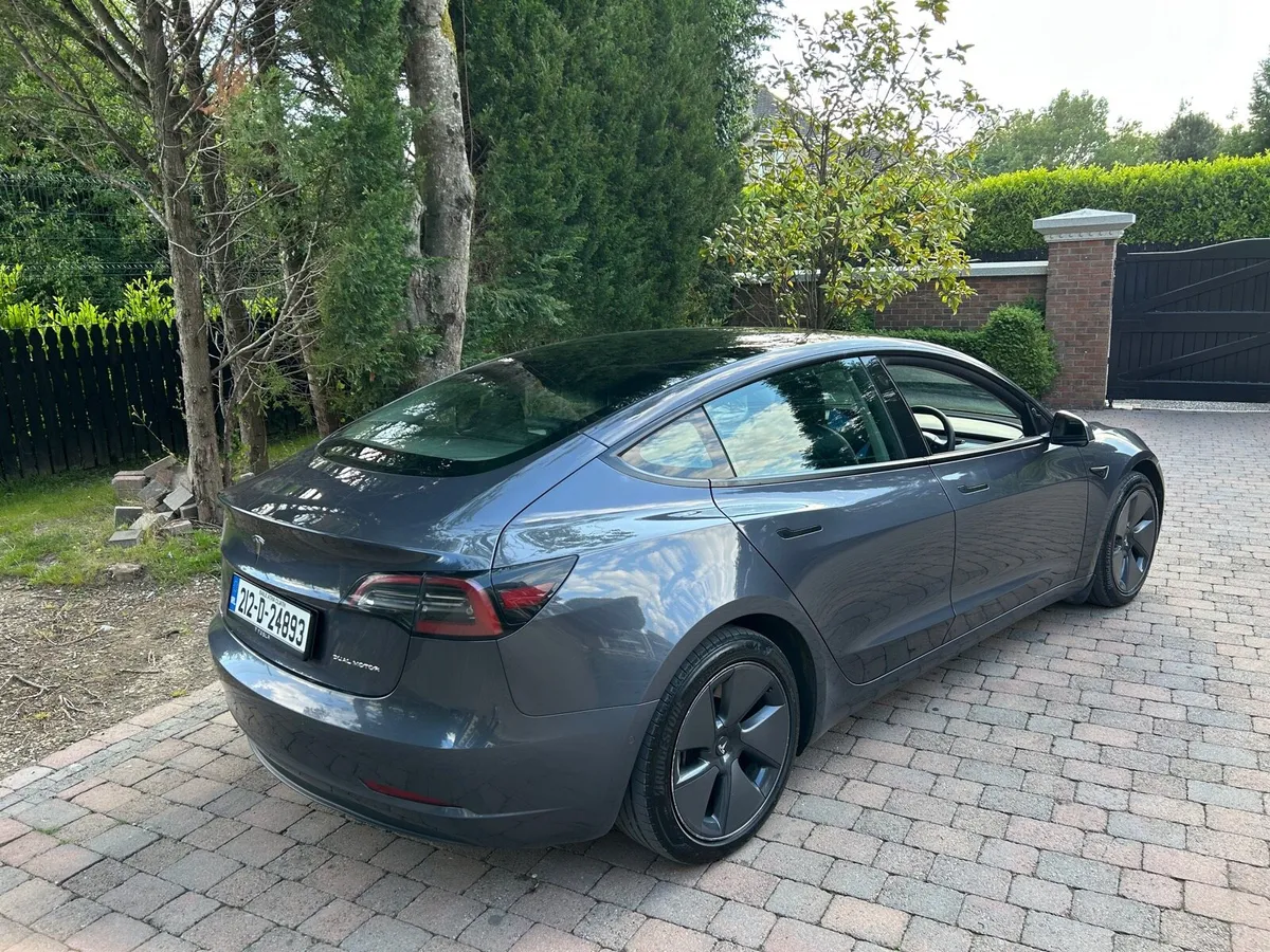 21 Tesla Model 3 AWD Long Range Tax 10/25 - Image 3
