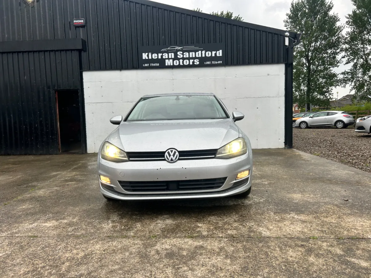 2014 Volkswagen Golf - Image 2