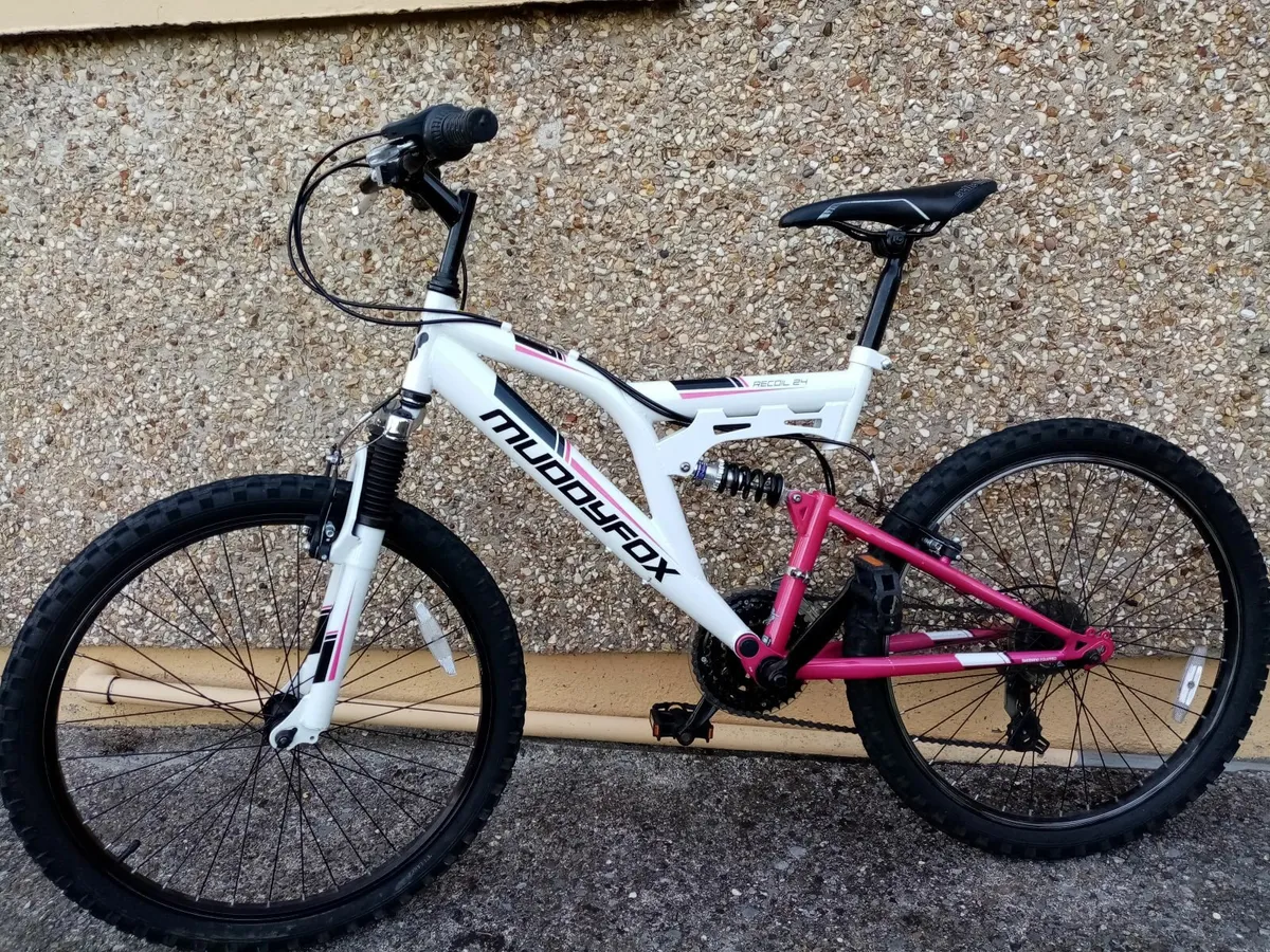 GIRL'S MUDDYFOX 24" RECOIL MOUNTAIN BIKE - Image 1