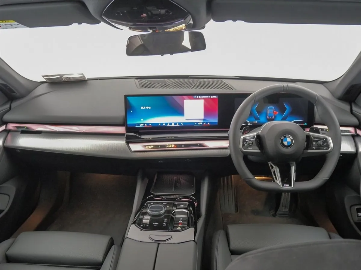 BMW 5 Series 520i M Sport Saloon - Image 4
