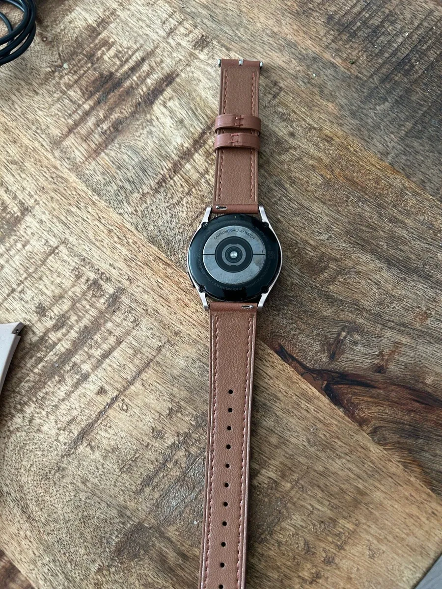 Samsung Galaxy Watch 4 - Image 4