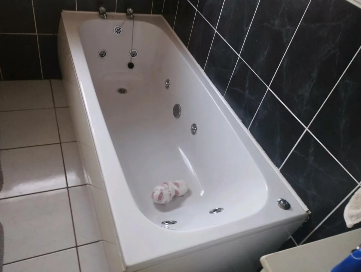 Bath, sink , toilet - Image 1