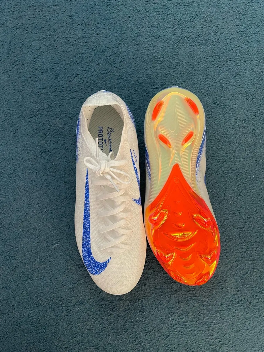 Football boots - Image 1