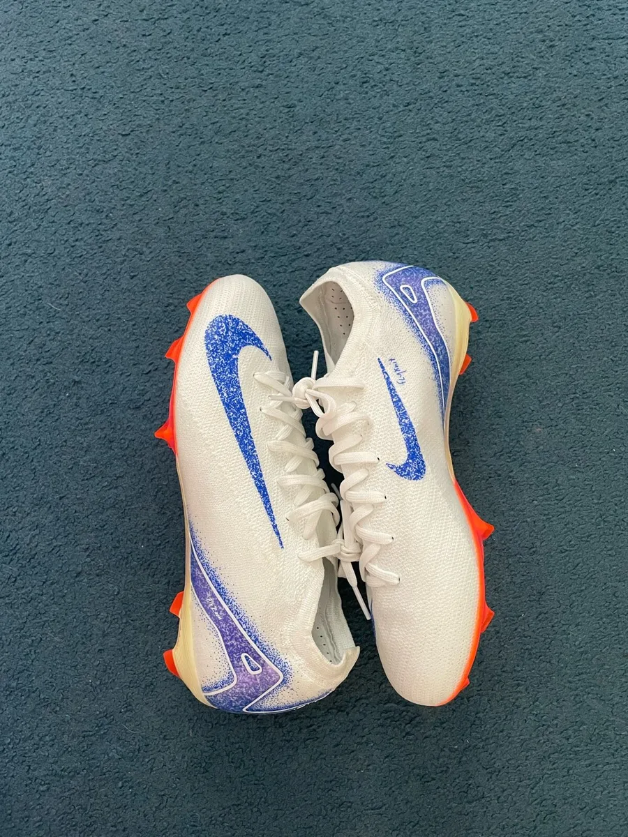 Football boots - Image 2