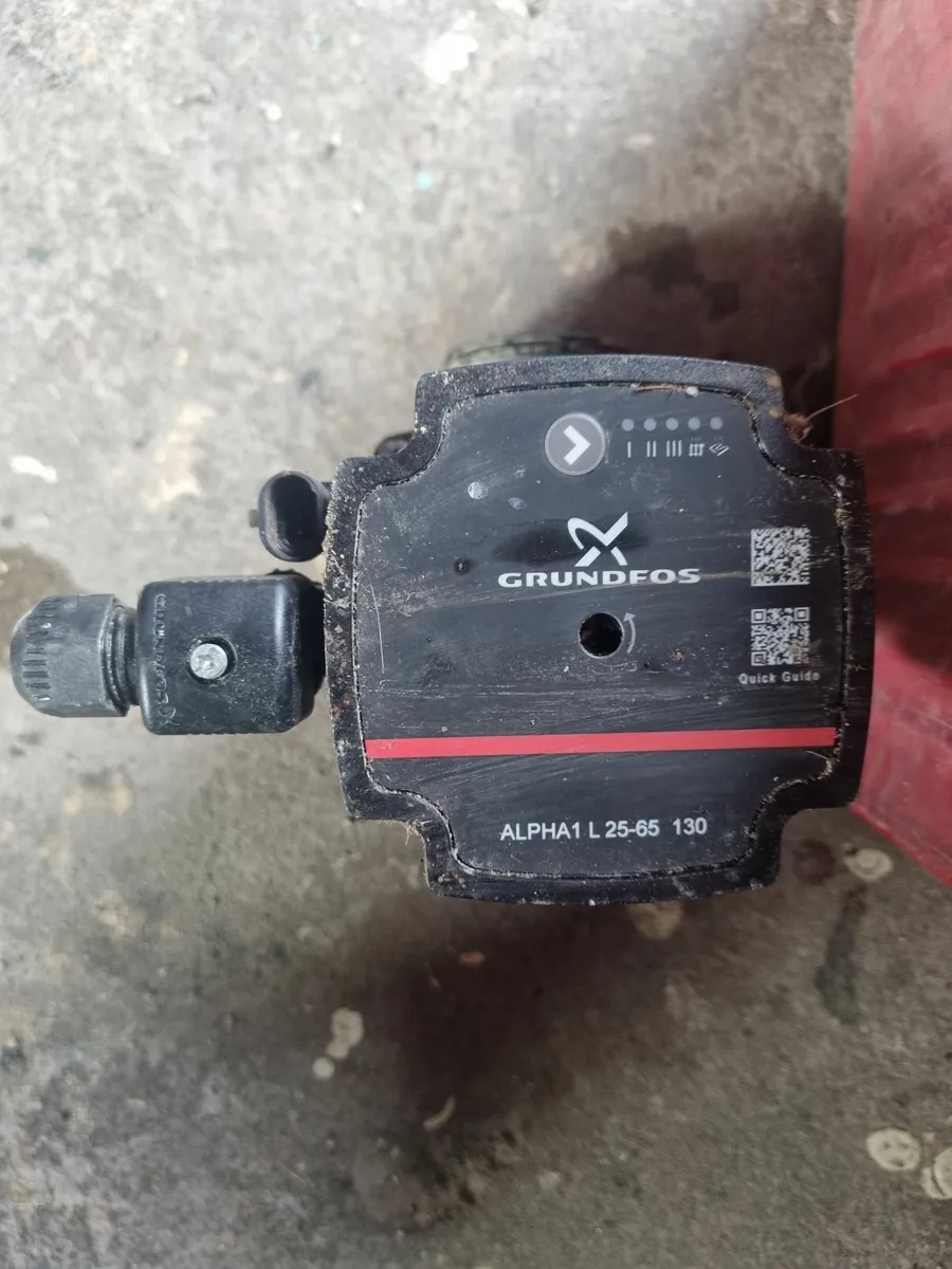 Oil burner + Circulating pump + Flue - Image 3